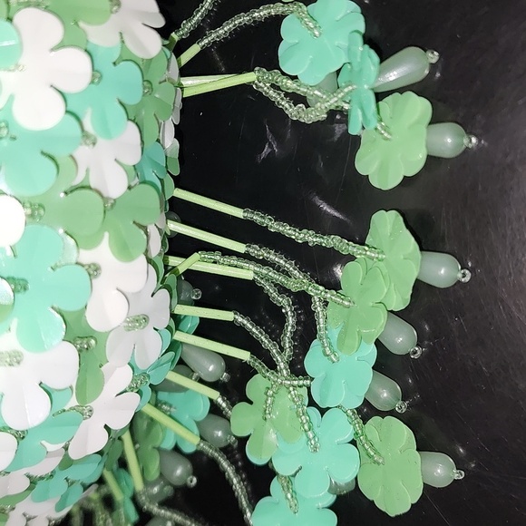 Handcrafted In India Green Flower Beaded Purse - Picture 4 of 7